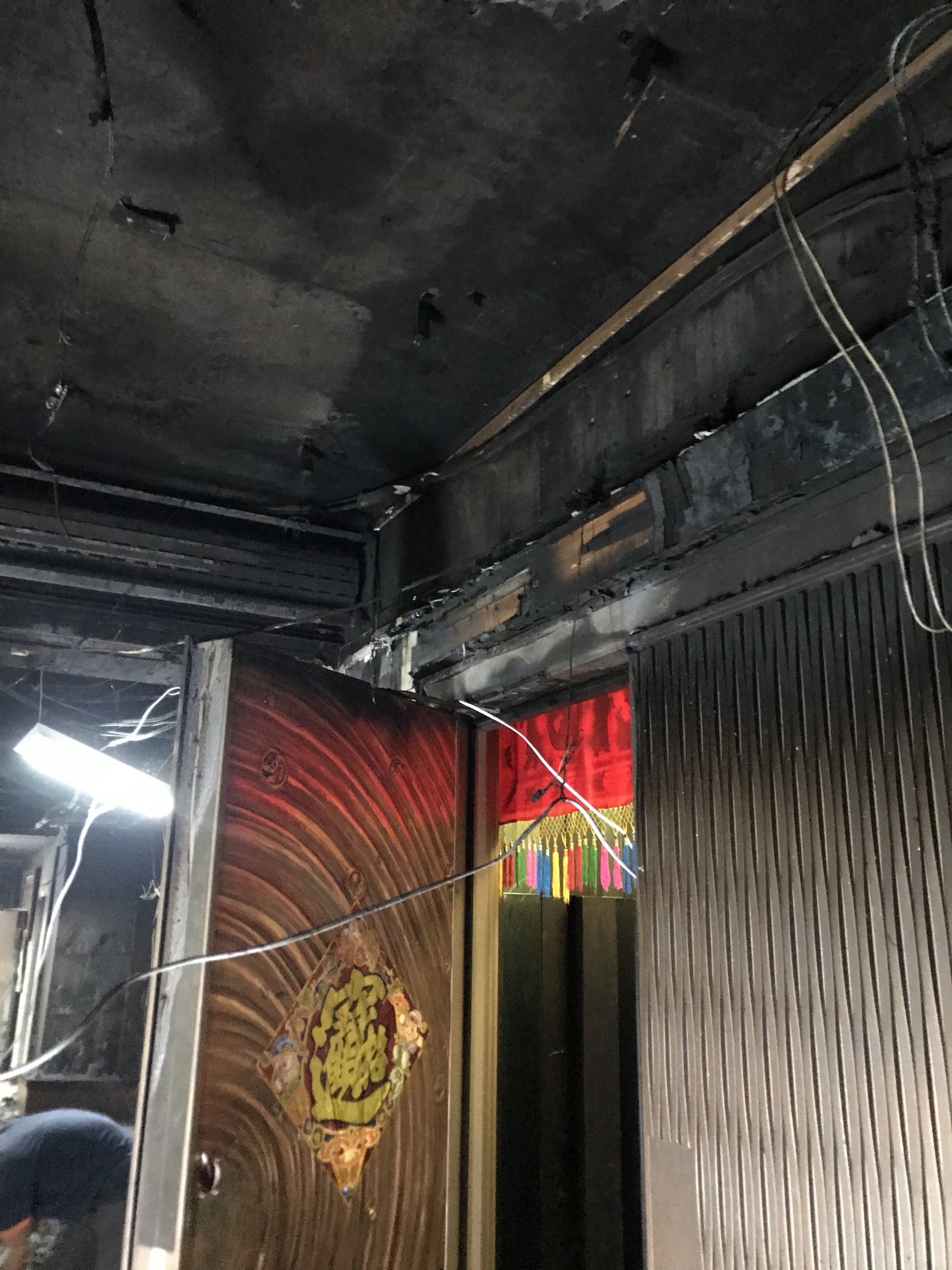 藍鯨隔音門 西恩那火災實例 室內已經焦黑