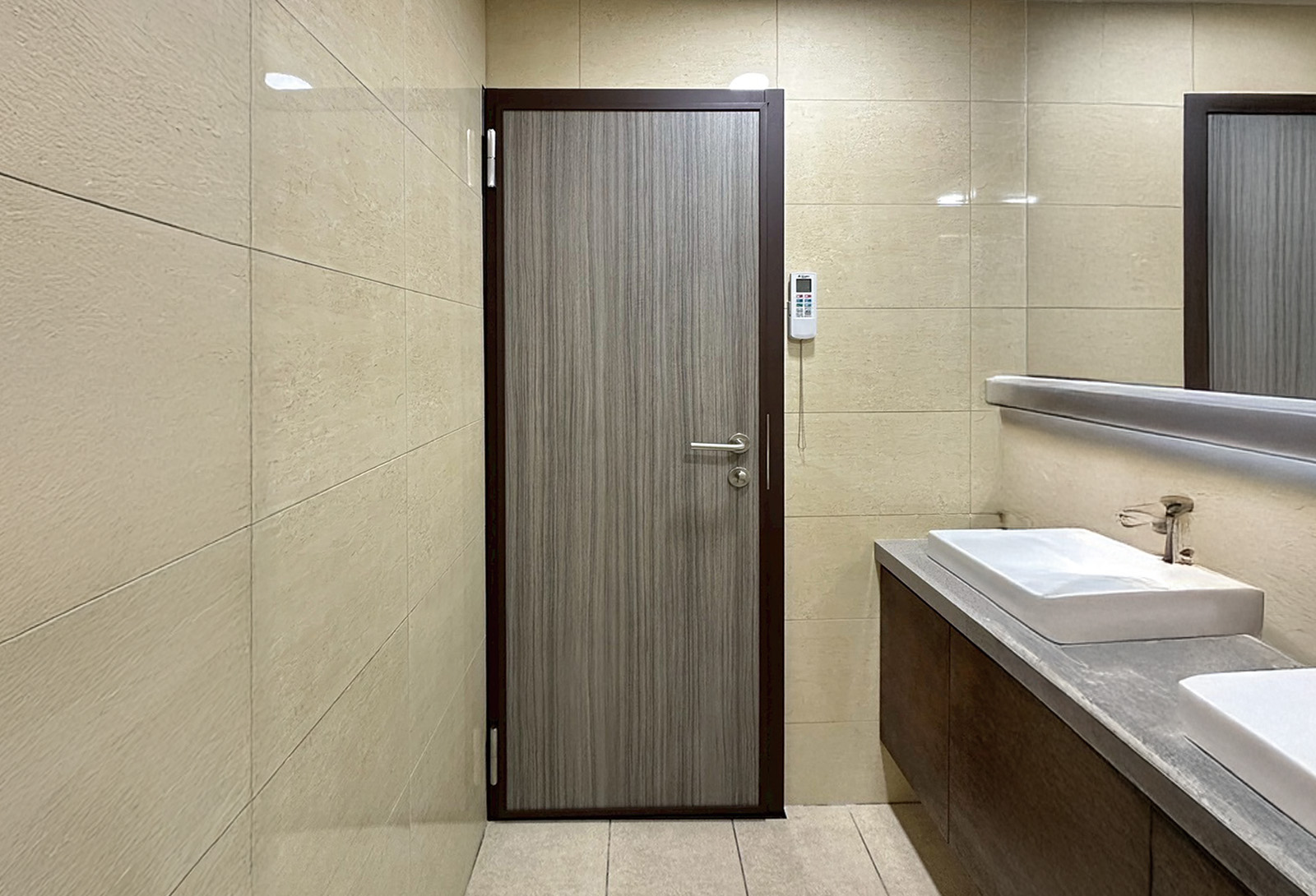 藍鯨浴廁隔音門 廁所隔音門 浴室門隔音