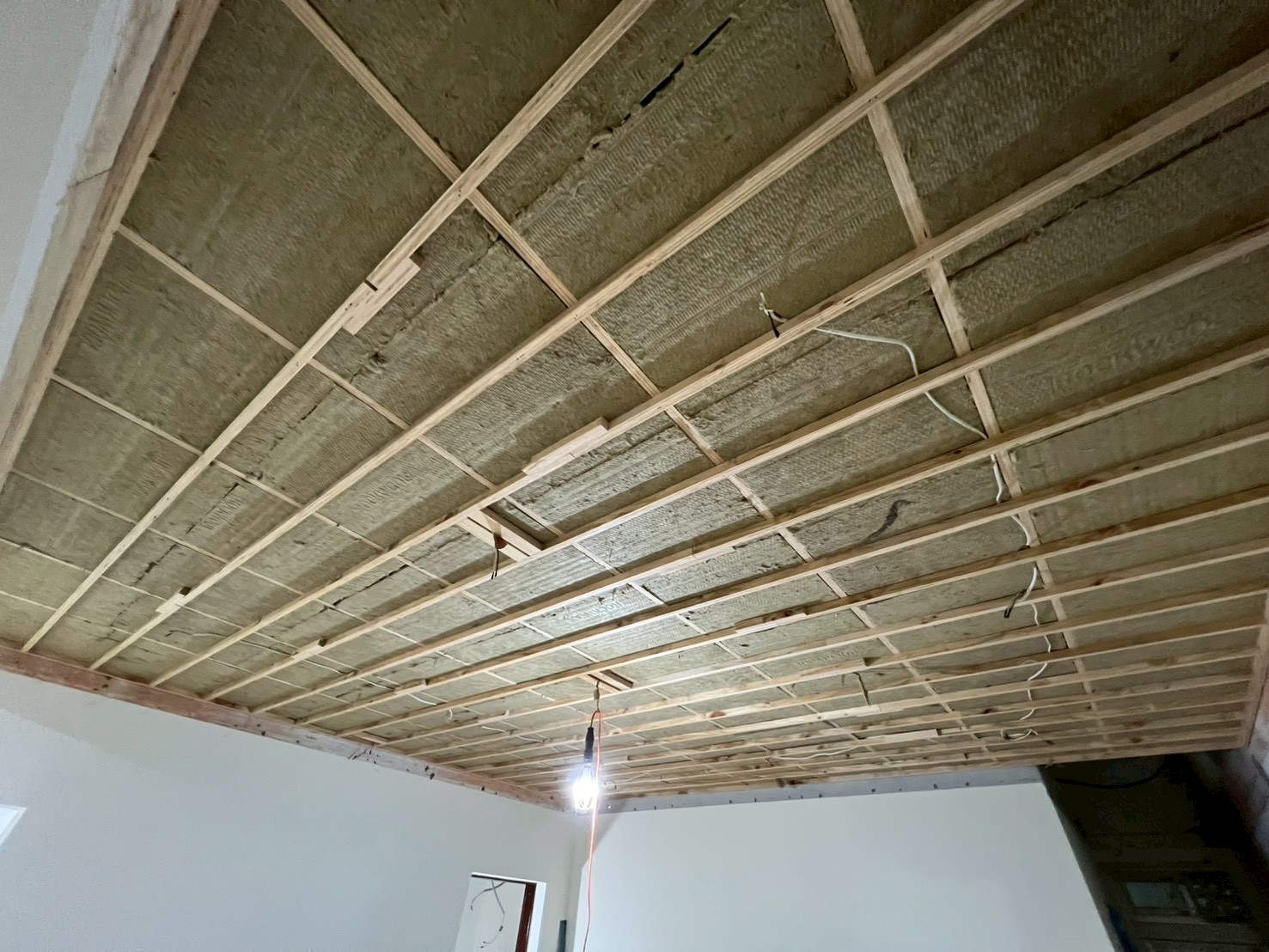 藍鯨隔音工程-隔音天花板-100K防火岩棉