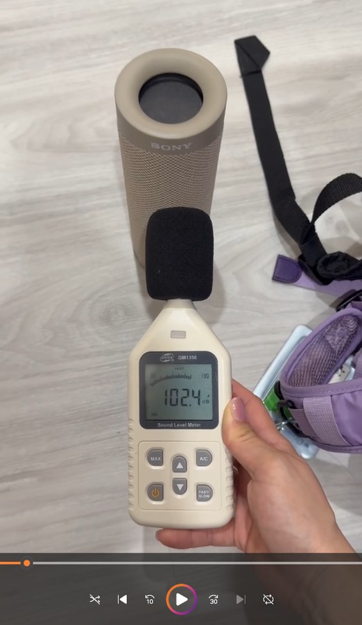 琴房內播放音樂時分貝儀量測為102.4分貝